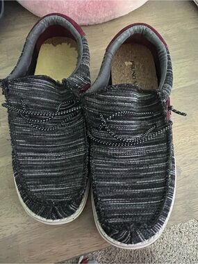 Casual Men's Black Striped Slip-On Sneakers